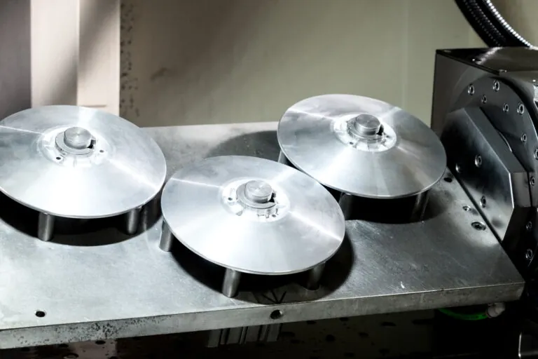 CNC加工後の精密旋削アルミ部品、滑らかな表面仕上げとクリーンな幾何形状を実現