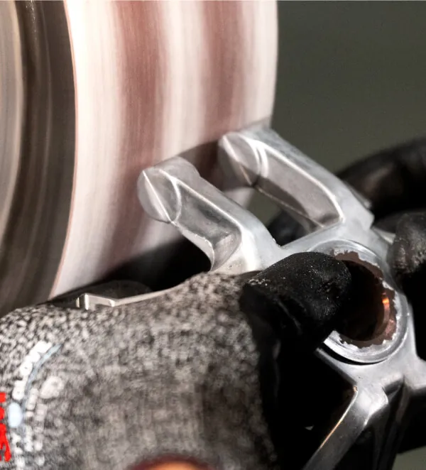 アルミ部品向け総合仕上げおよび表面処理