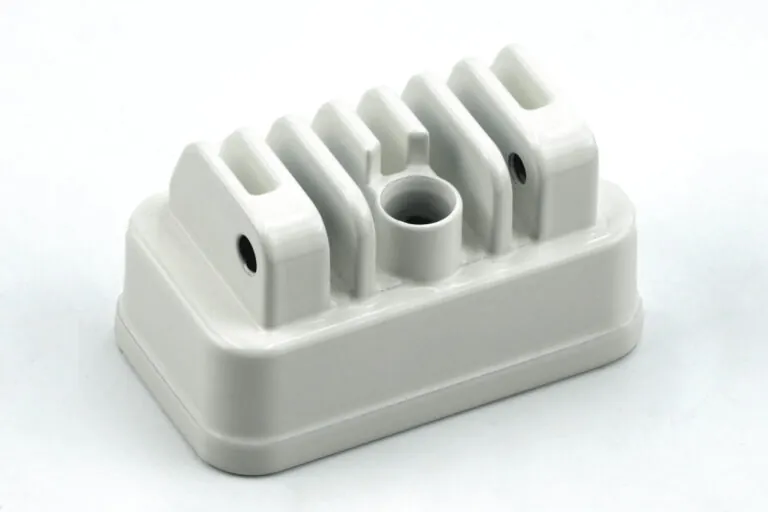 OEM製品向けに美観仕上げと耐久保護を実現する黒色および白色液体塗装アルミ合金ダイカストLED筐体