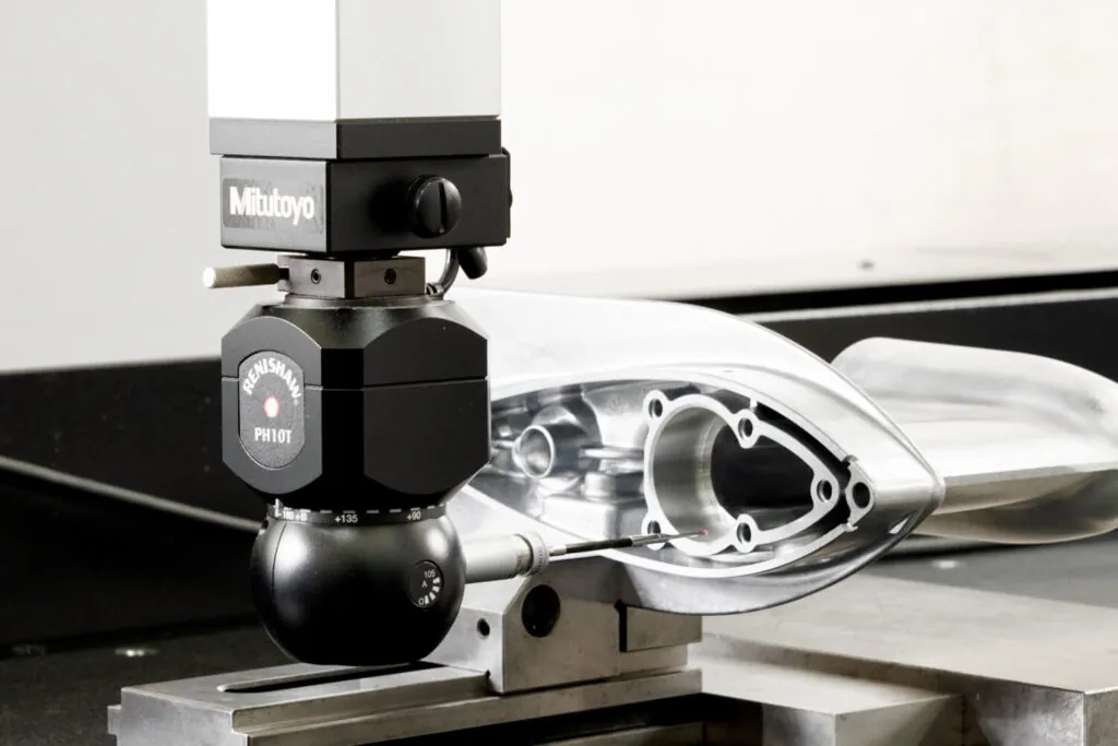 ミツトヨ製CMMおよびRenishaw PH10Tプローブによる精密アルミ合金ダイカスト製海洋部品の自動寸法検査