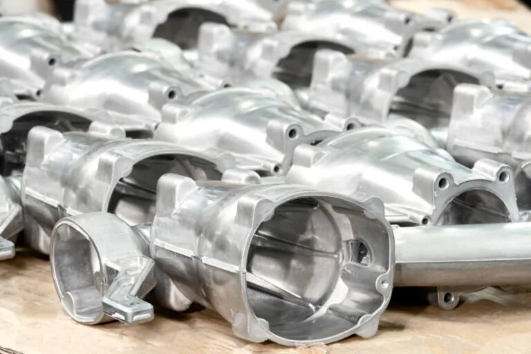 一貫した表面処理および仕上げ工程に向けた大量アルミ合金ダイカスト製空圧工具部品のバッチ