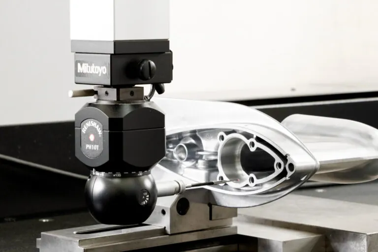 ミツトヨ製CMMおよびRenishaw PH10Tプローブによる精密アルミ合金ダイカスト製海洋部品の自動寸法検査