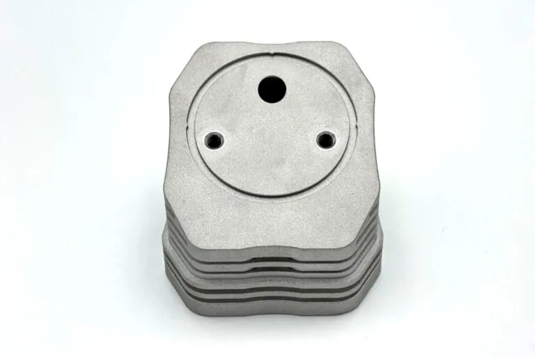 放熱効率向上のため複雑な3Dフィン構造を備えたADC-12アルミ合金ダイカスト部品の積層配置