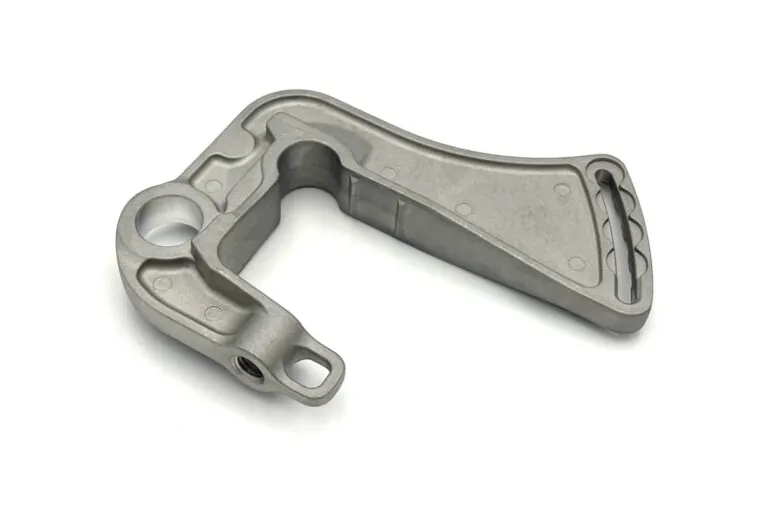 一体型取付ボスと高精度インターフェースを備えた精密加工医療機器カバーの内部構造ビュー